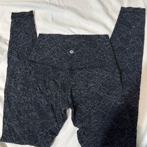 Black Lace/ Mountain Pattern Lululemon 25” Align Leggings | 6